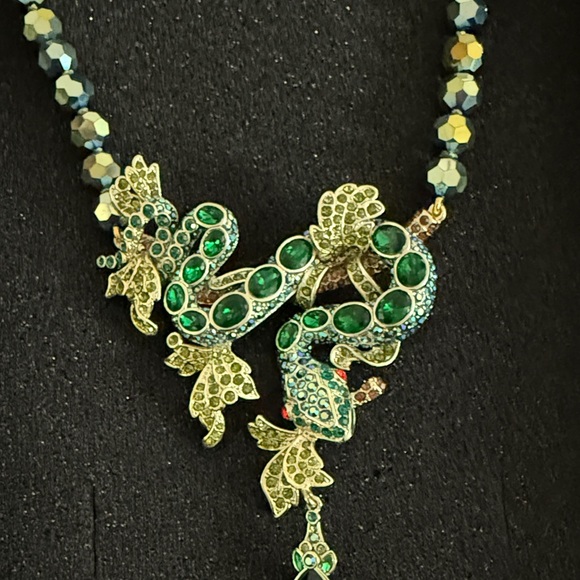 Haidi daus snake Luxurious Emerald and Gold Necklace - Picture 2 of 3